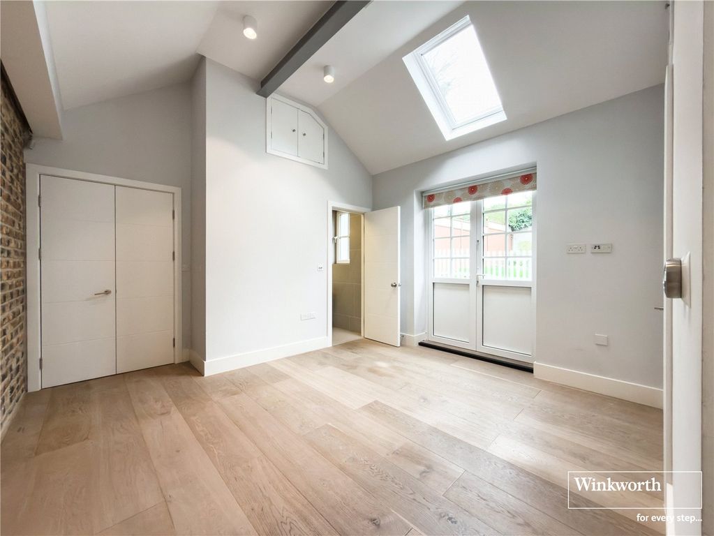 Property photo 3 of 8 Main Bedroom