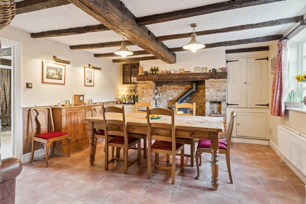 Property photo 2 of 28