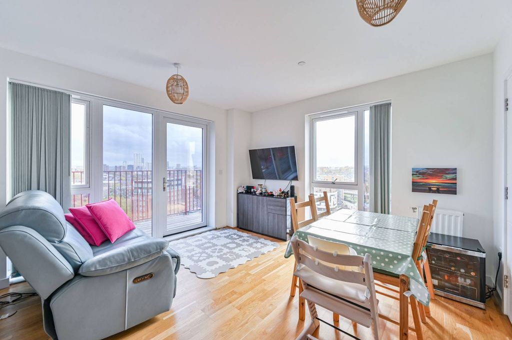 Property photo 3 of 18