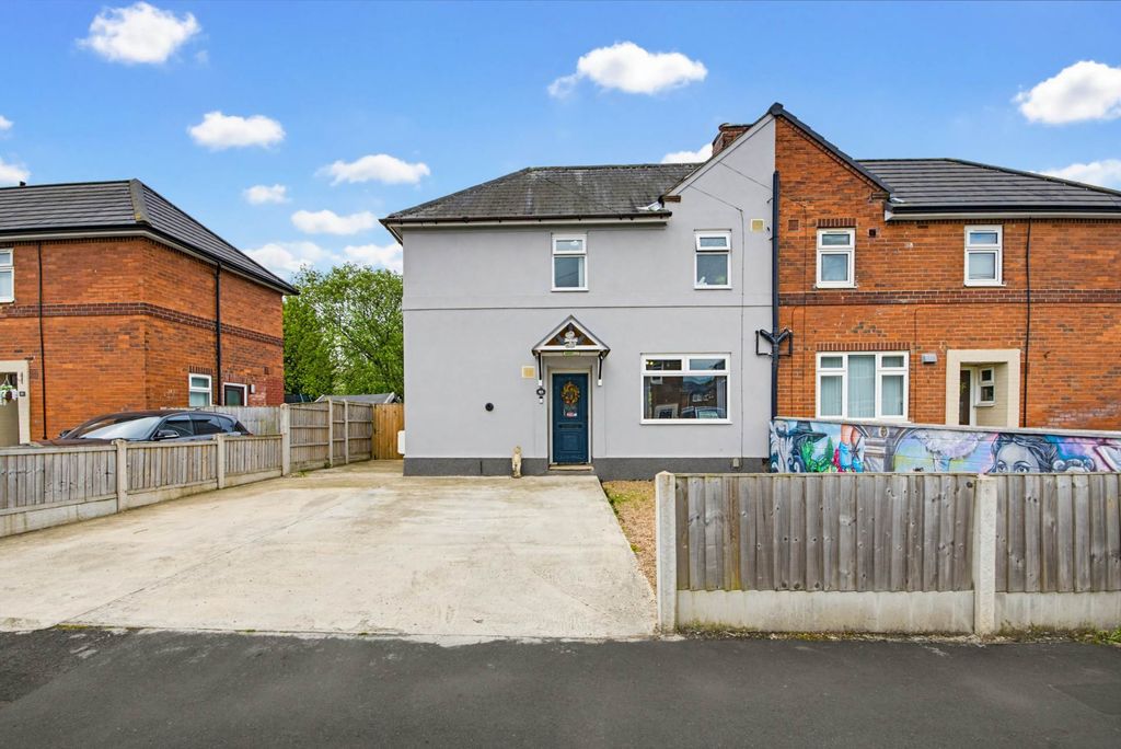 Property photo 2 of 31