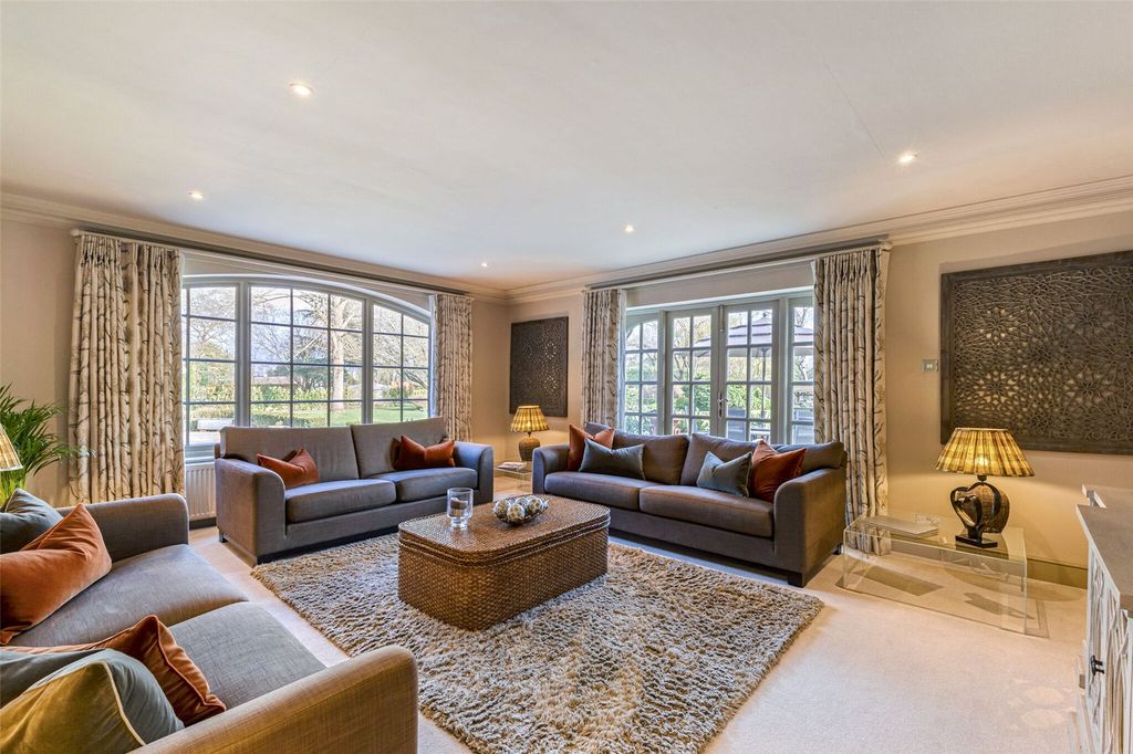 Property photo 2 of 35 Sitting Room