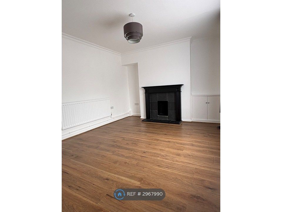 Property photo 3 of 9 Living Room