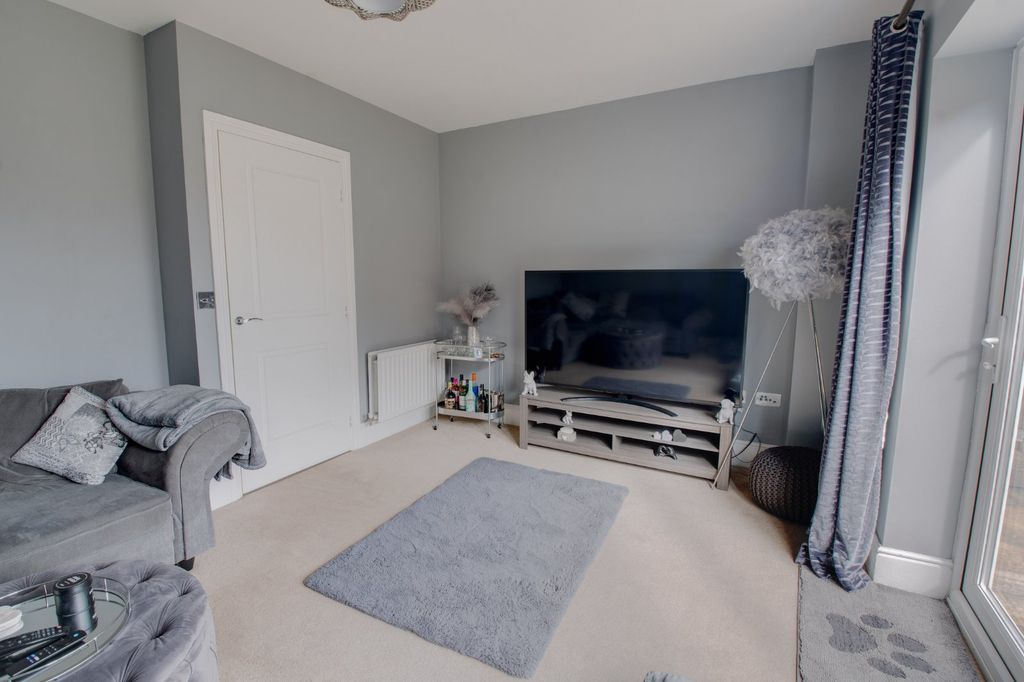 Property photo 3 of 19 Picture No. 05