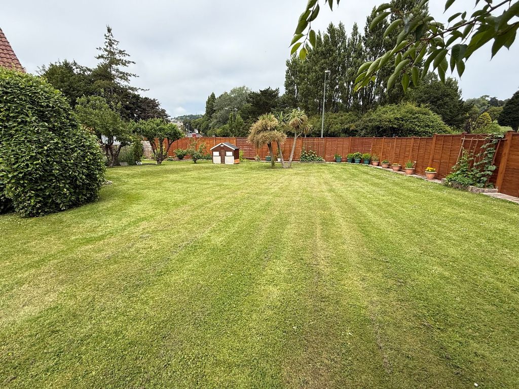Property photo 2 of 31