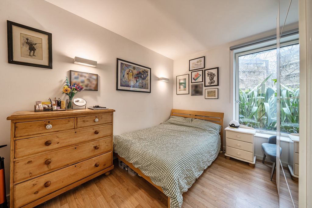 Property photo 3 of 17 Bedroom