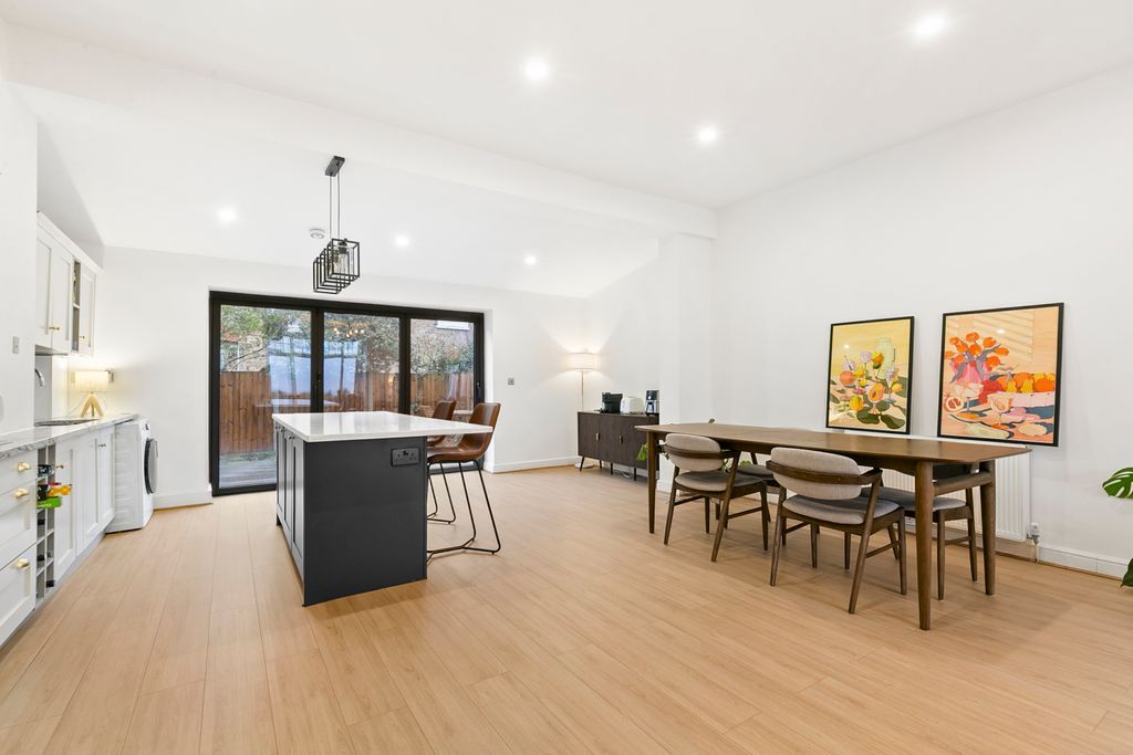 Property photo 3 of 11 Picture No. 36