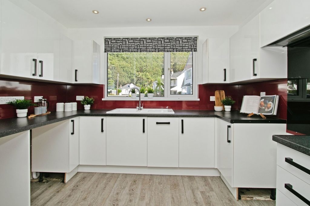 Property photo 3 of 13 Pbox-Img.Jpg