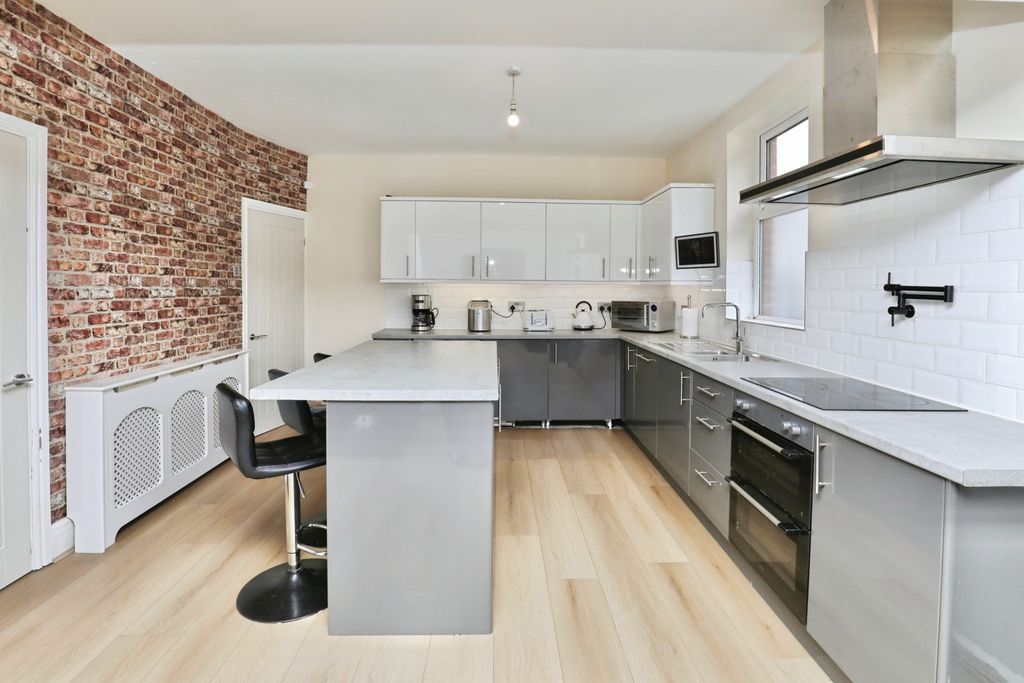 Property photo 3 of 14 Kitchen/Diner