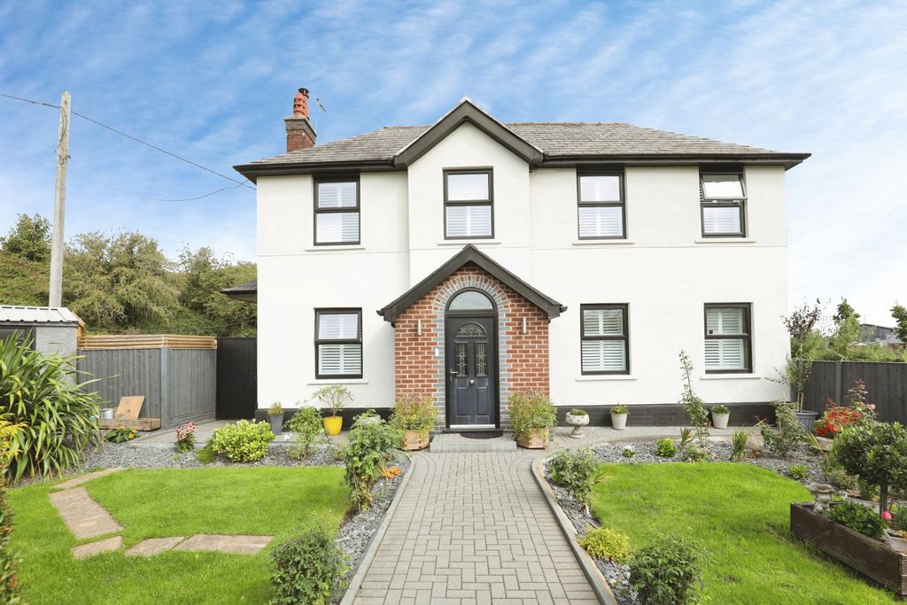 Property photo 2 of 31 35