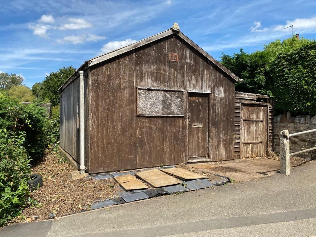 Property photo 1 of 8