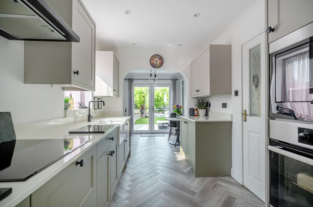 Property photo 2 of 12 1496398116A5F531514297