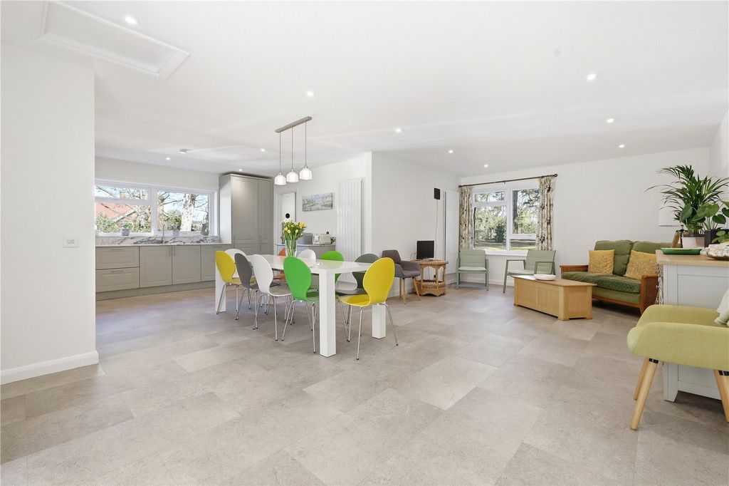 Property photo 2 of 28 Kitchen/Dining