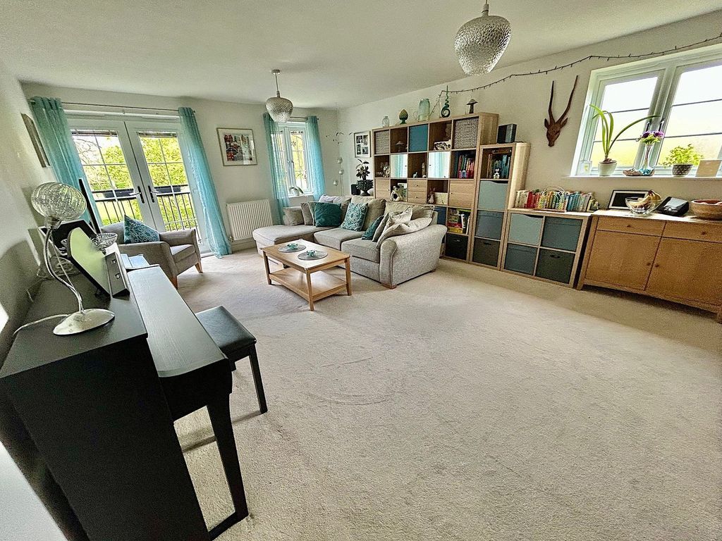 Property photo 3 of 16 Living Room