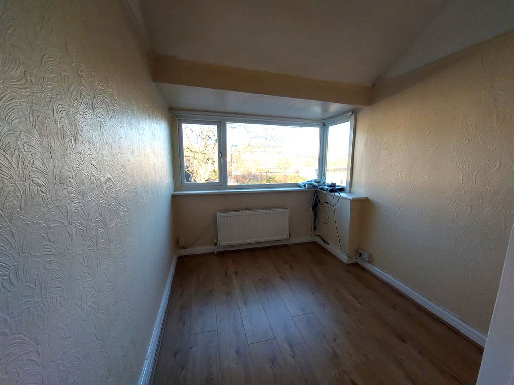 Property photo 2 of 7 Gallery