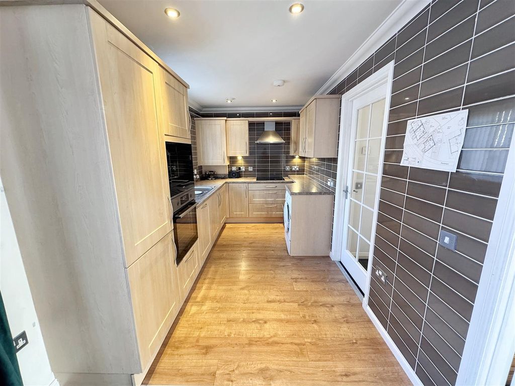 Property photo 2 of 20 Kitchen/Dining Room