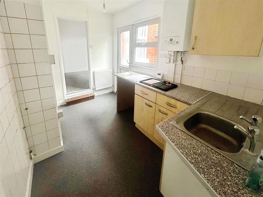 Property photo 3 of 9 Kitchen