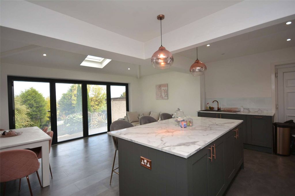 Property photo 2 of 26 Picture No. 13