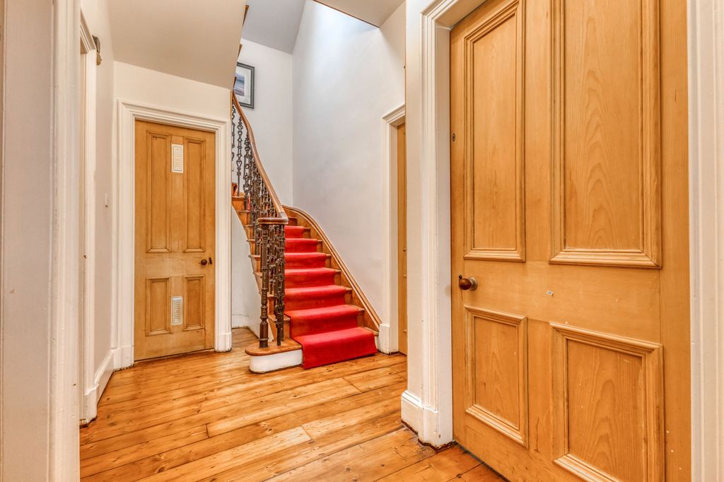 Property photo 2 of 23