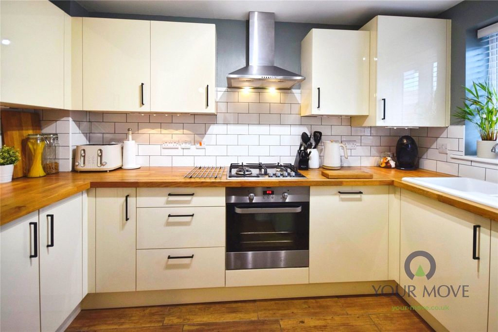 Property photo 3 of 22 Kitchen