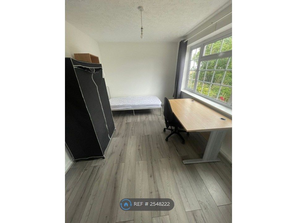 Property photo 3 of 7 Room