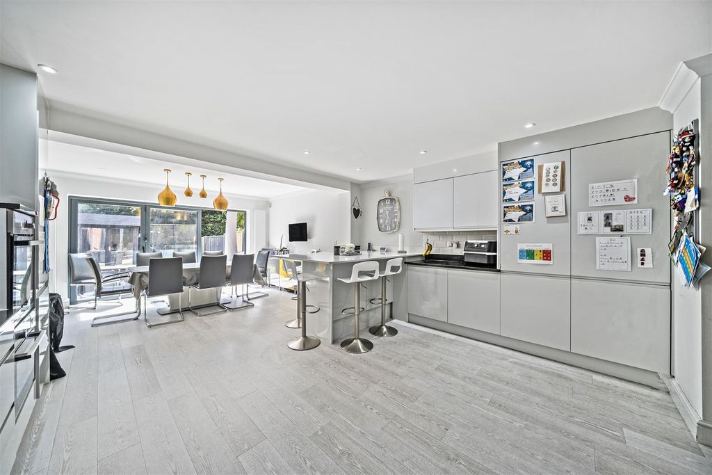 Property photo 2 of 20 Kitchen/Diner: