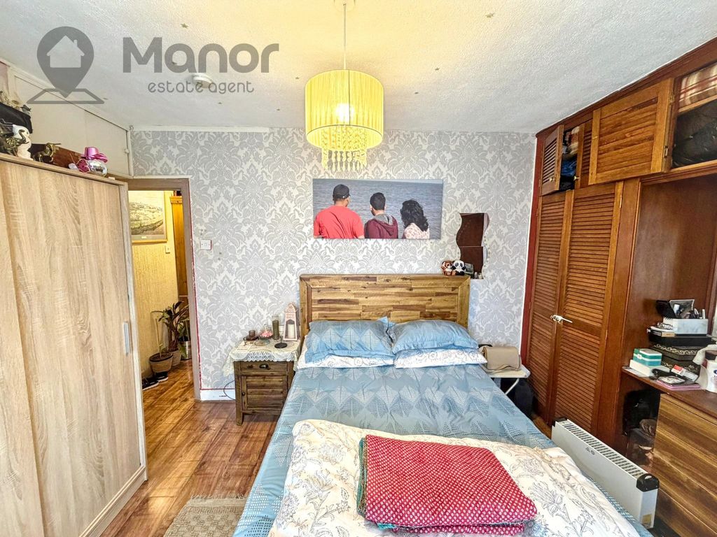 Property photo 3 of 9 Bedroom