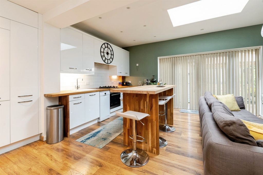 Property photo 3 of 22