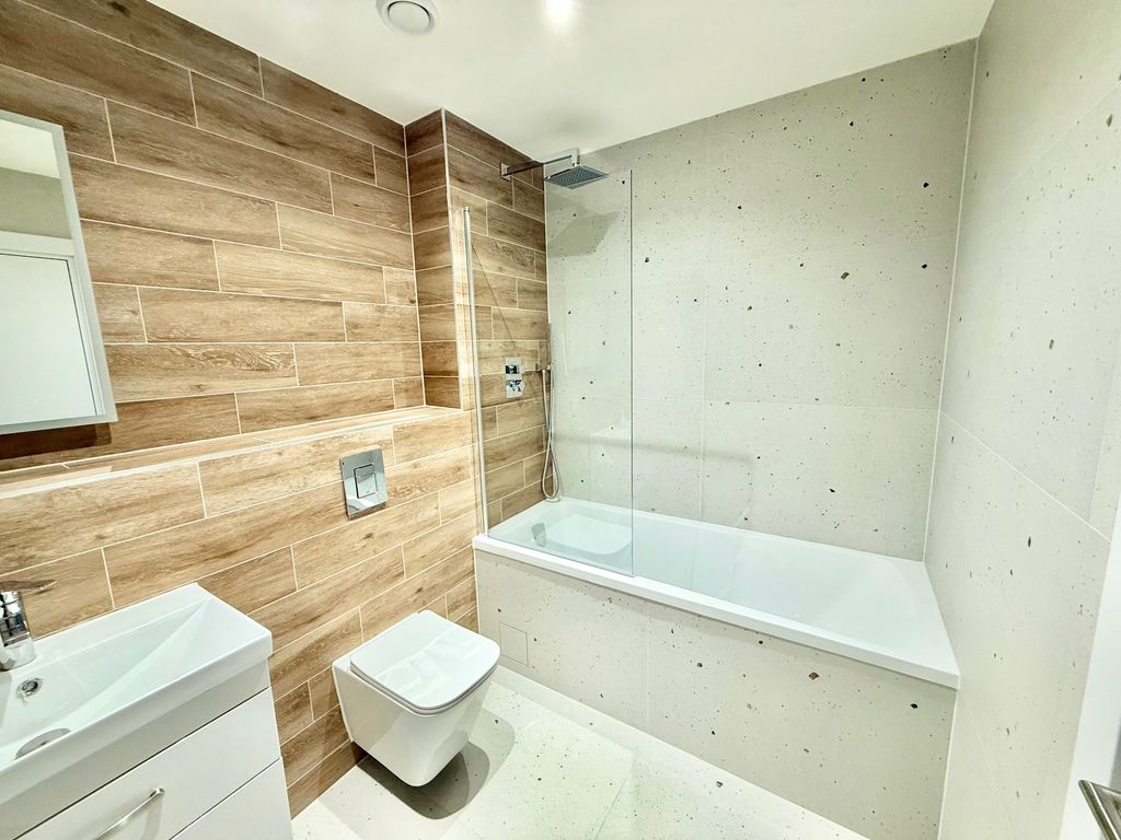 Property photo 3 of 4 Bathroom