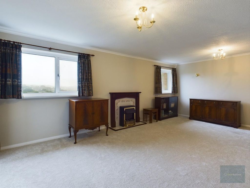 Property photo 2 of 12 Lounge.Jpg