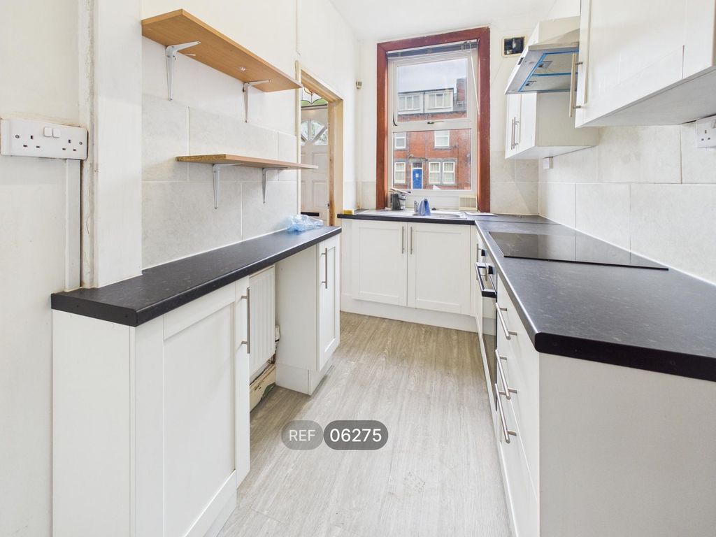 Property photo 3 of 14 Kitchen