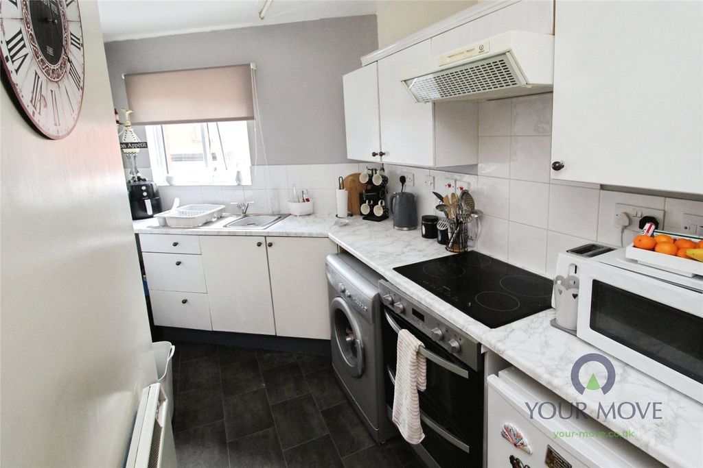 Property photo 3 of 6 Kitchen