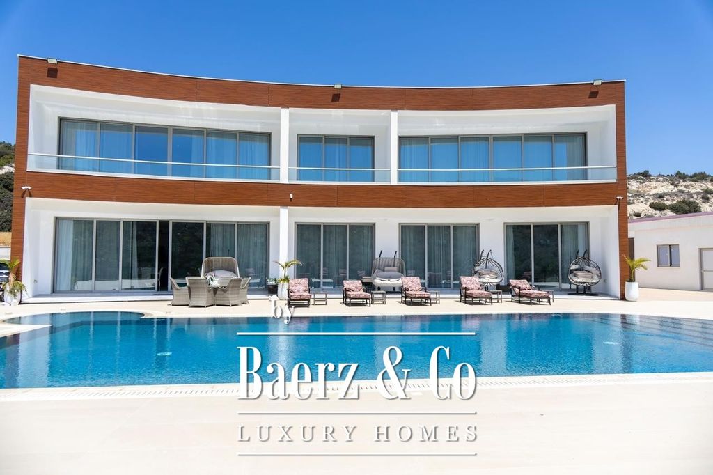 Property photo 2 of 20