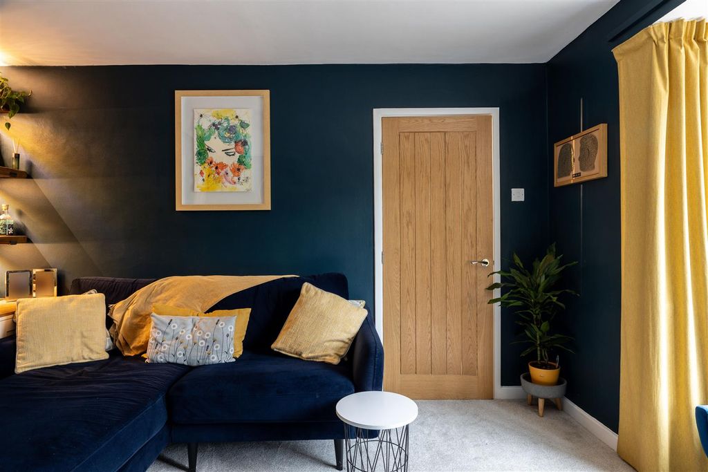 Property photo 2 of 21