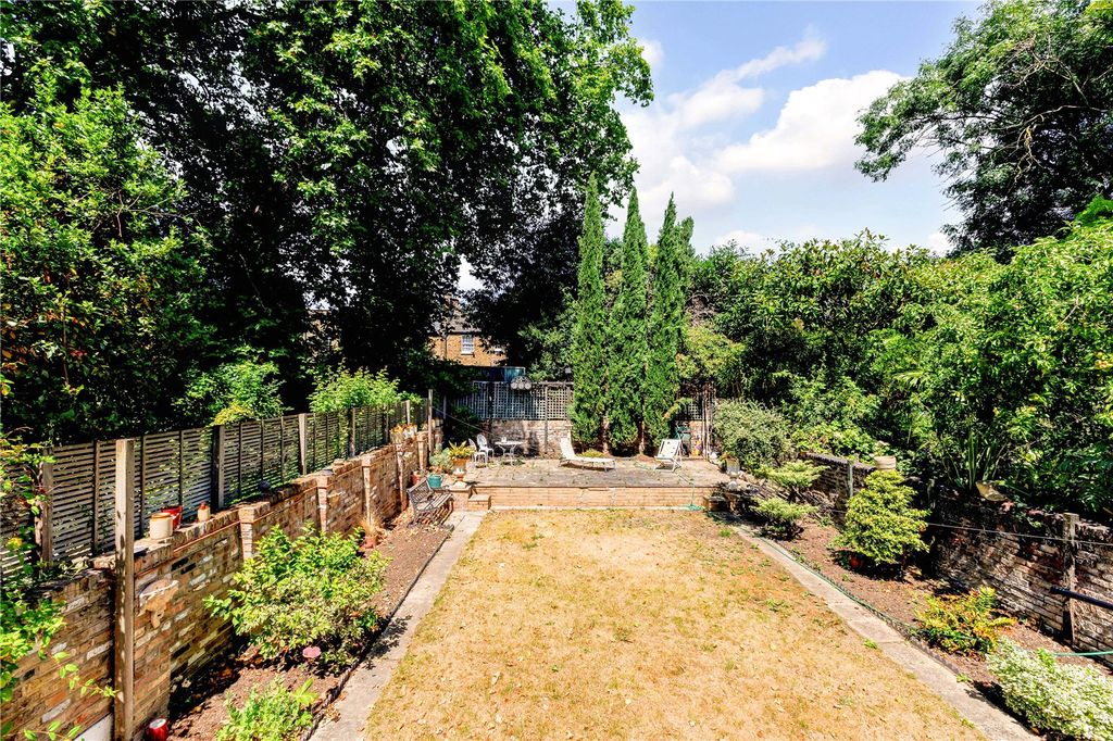 Property photo 3 of 24 Garden