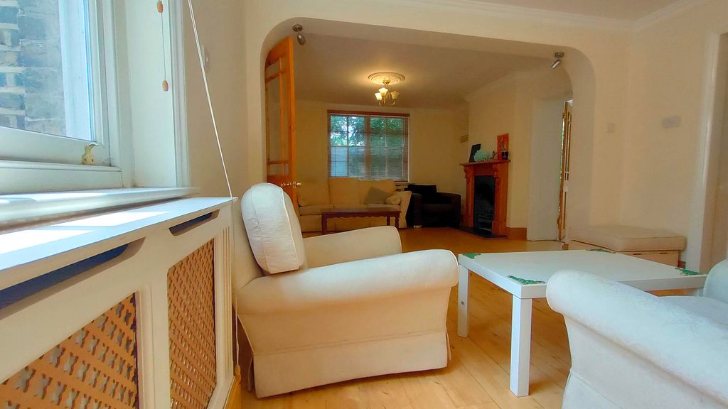 Property photo 3 of 25