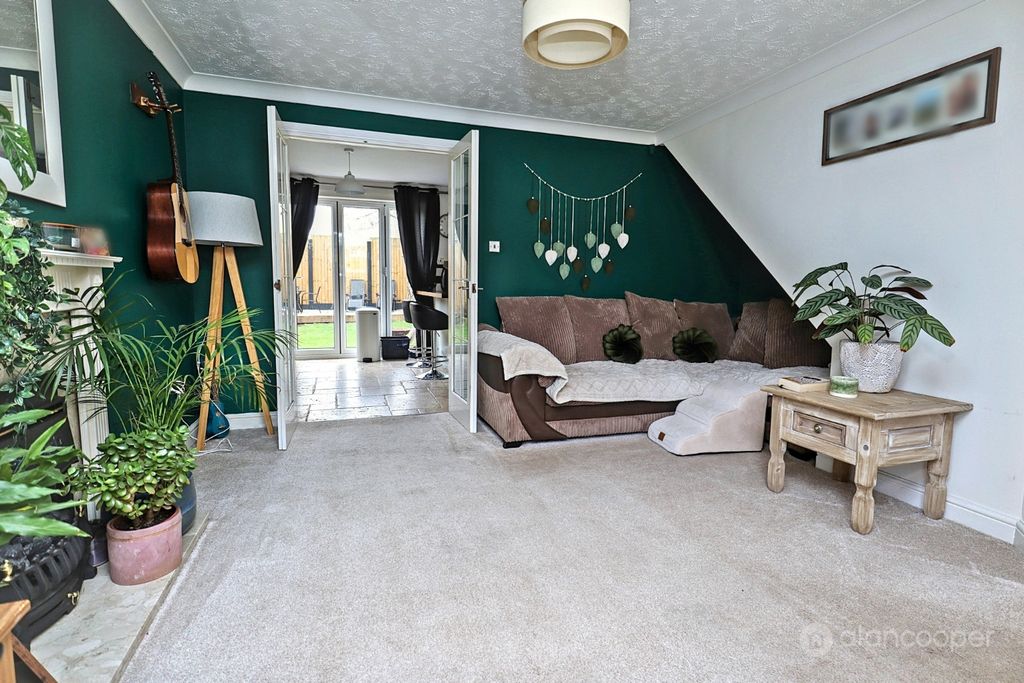 Property photo 3 of 25 4903643