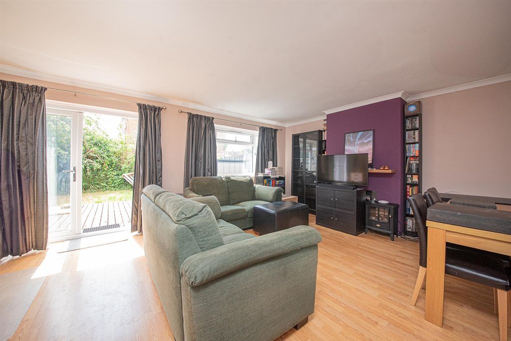 Property photo 3 of 11 72 Christchurch Drive (4).Jpg