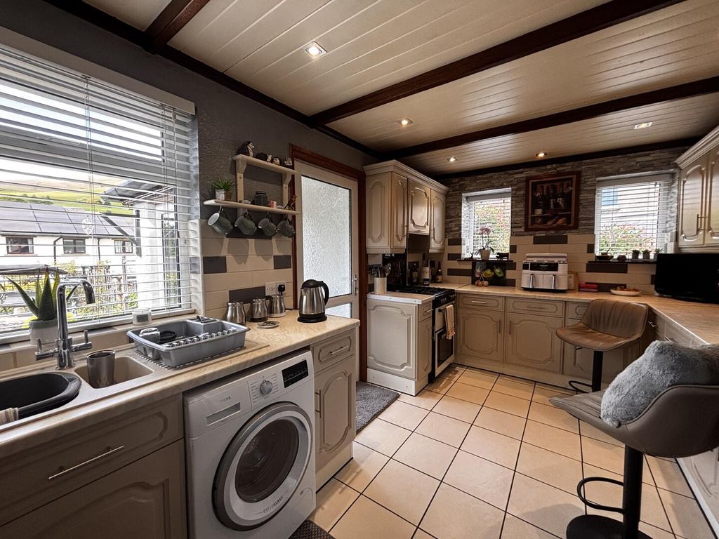 Property photo 3 of 29 Kitchen
