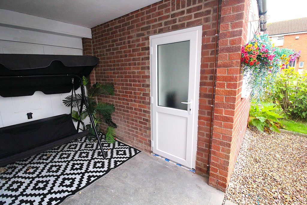 Property photo 2 of 6 Entrance