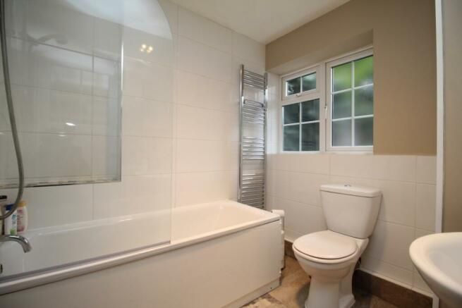 Property photo 3 of 8 85487_Egh170057_L_Img_02_0000_Max_656x437