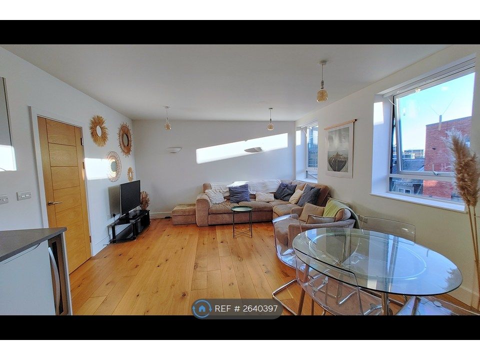 Property photo 2 of 10 Lounge/Kitchen