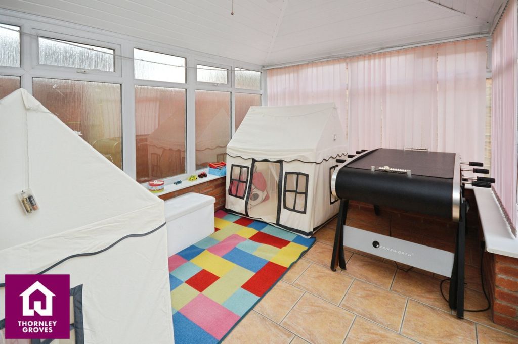 Property photo 3 of 21 Conservatory