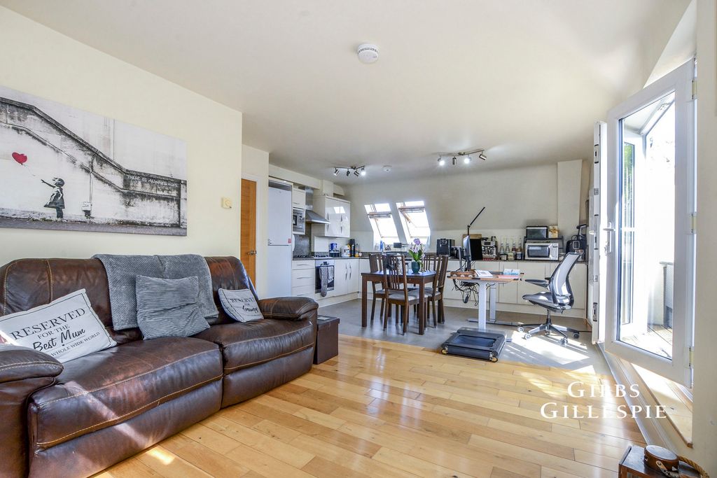 Property photo 2 of 19 Pbox-Img.Jpg