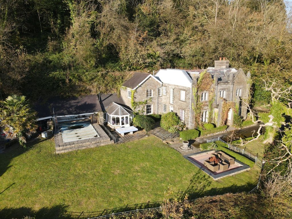 Property photo 2 of 32