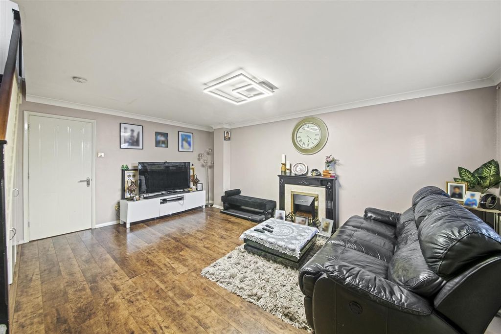 Property photo 2 of 17 1