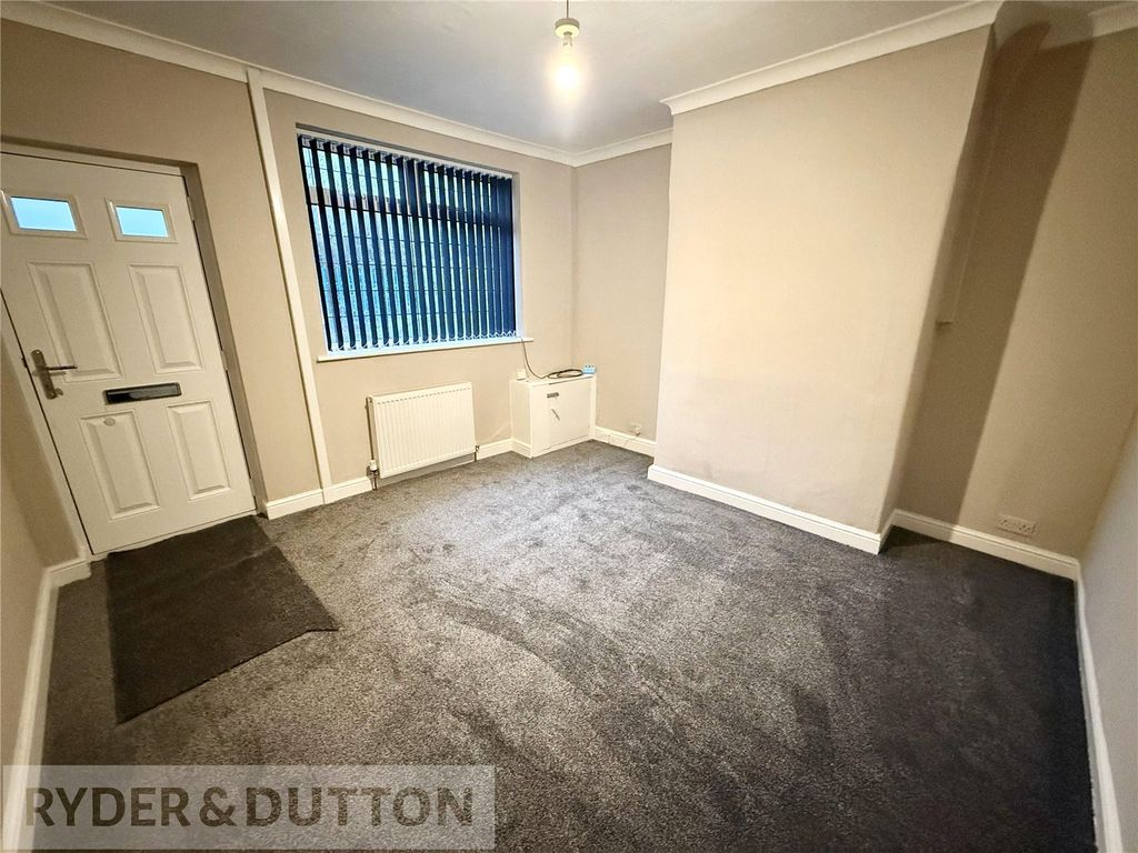 Property photo 2 of 18 Lounge