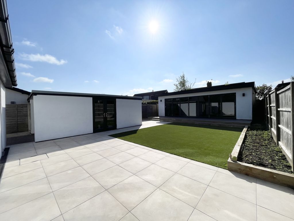 Property photo 2 of 33