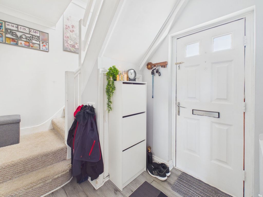 Property photo 3 of 31 Hallway