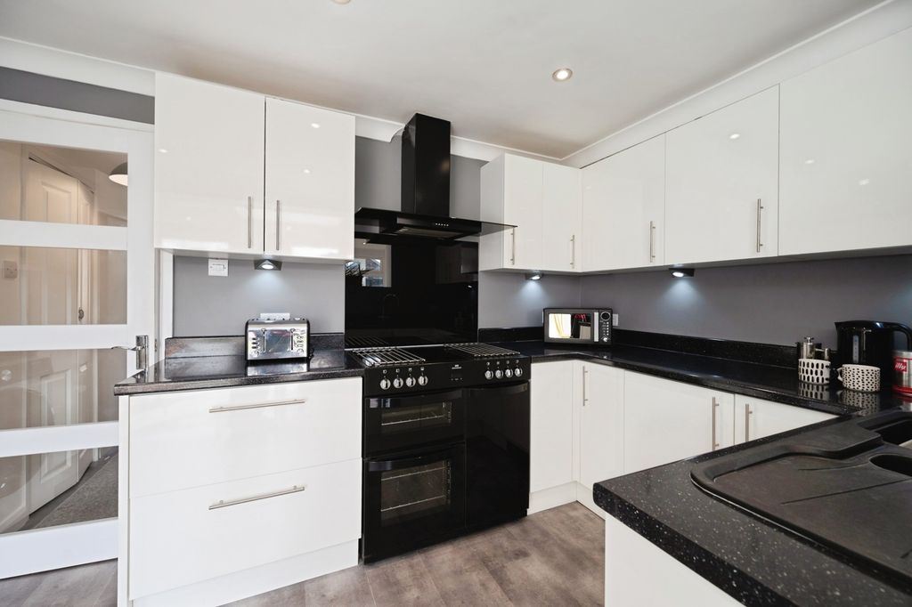 Property photo 3 of 17 Pbox-Img.Jpg