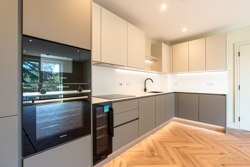 Property photo 2 of 14 Modern Kitchen